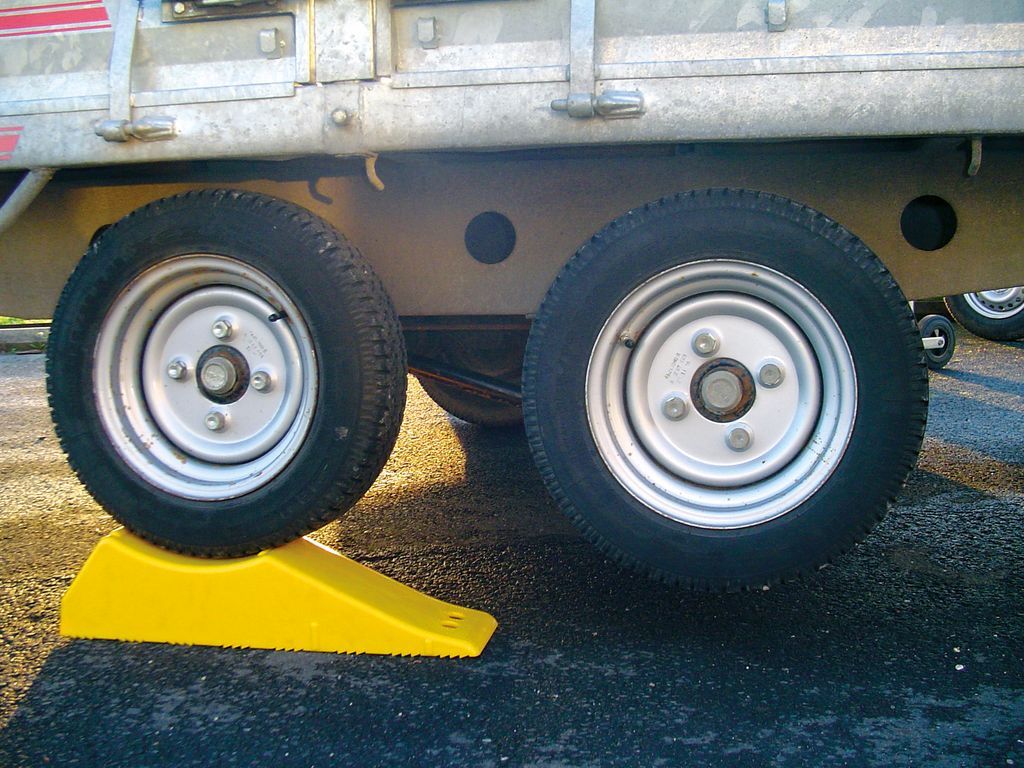 Cale pour roue de remorque accessoire remorque